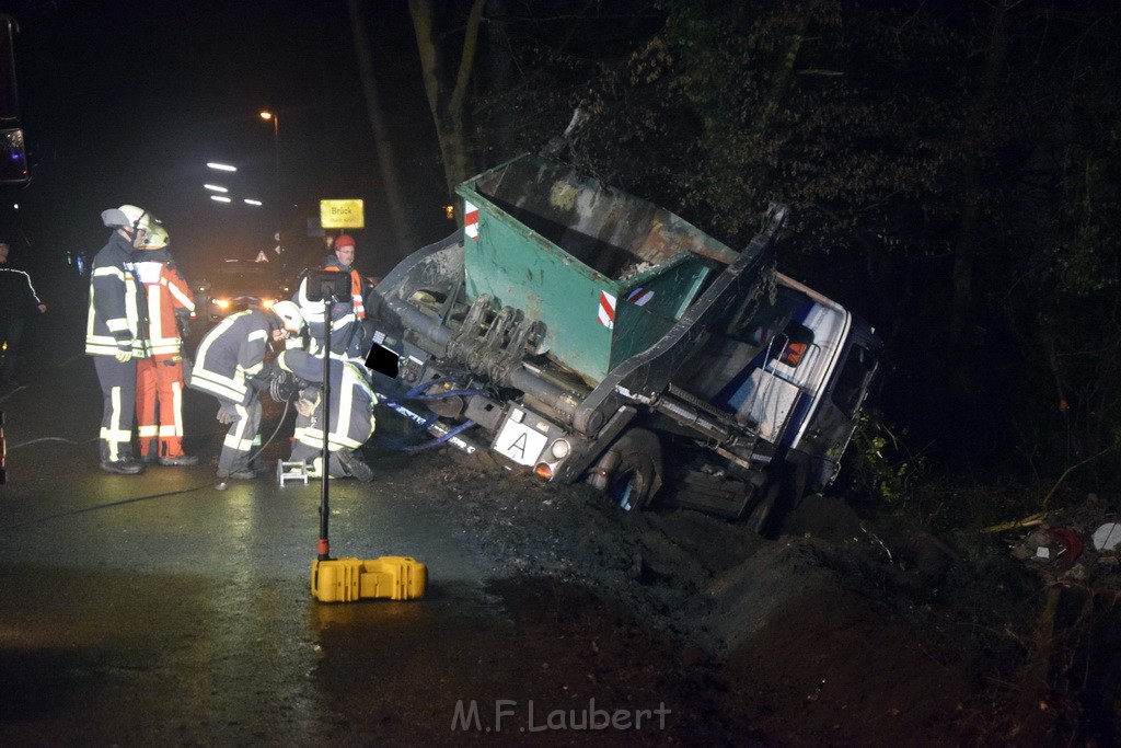 Container LKW umgestuerzt Koeln Brueck Bruecker- Dellbruecker Mauspfad P218.JPG - Miklos Laubert